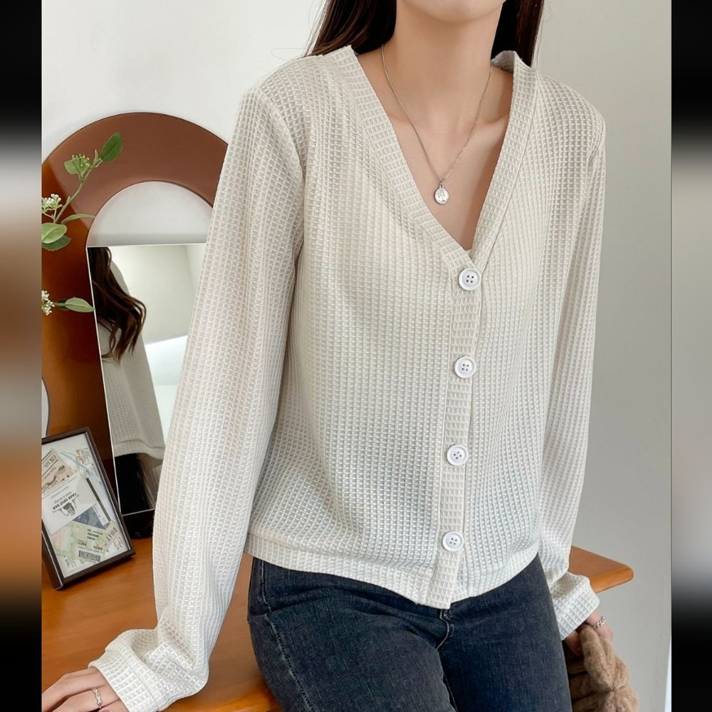 Dazy SHEIN Women's Cream Button Front Long Sleeve Knit Top Size Medium ๐ - Picture 8 of 12
